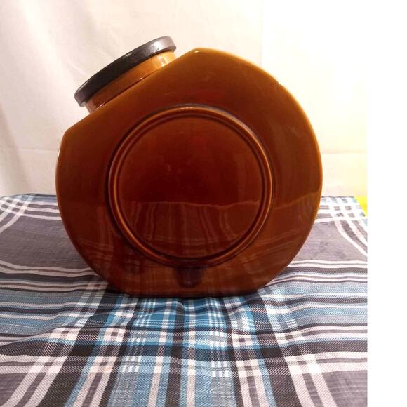 Vintage Hyalyn 200 D Burnished Brown Tilted Ceramic Cookie Jar - - Picture 1 of 8